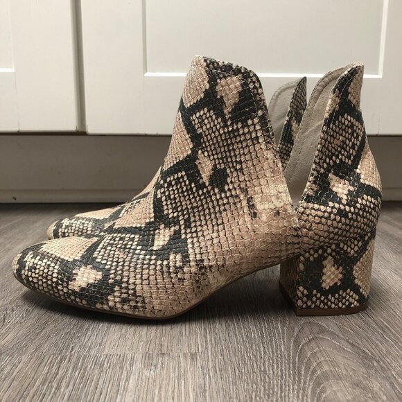 Steve Madden Shoes - Steve Madden Women's Size 9 Rockir Booties Snakeskin D'Orsay Short Ankle Boots